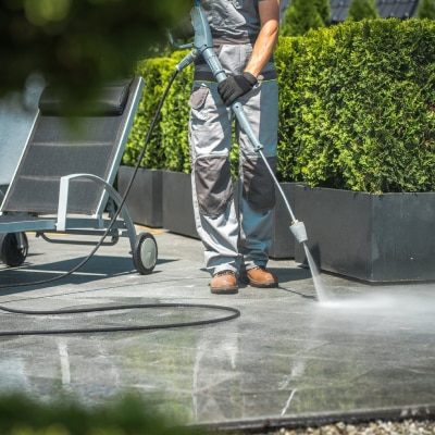 COMMERCIAL PRESSURE WASHING